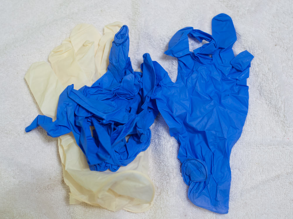 4 nitrile large gloves 2 latex medium gloves