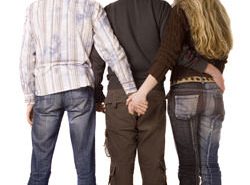 Break the Isolation – Extended Relationships Strife in Polyamory polyamorous-group