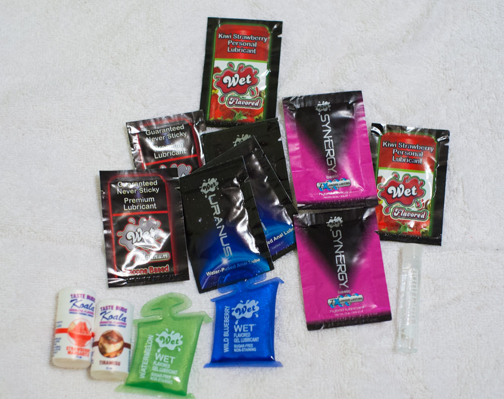 2 Koala flavored lubes (Strawberry margarita & tiramisu) 2 Wet flavored lube samples (watermelon & wild bluberry) 1 vile of Ultralube 2 packets of Wet silicone 2 packets of Wet uranus (anal gel lube) 2 packets of Wet Kiwi-Strawberry flavored lube 2 packets of Wet Synergy (an awesome hybrid water-silicone lube)